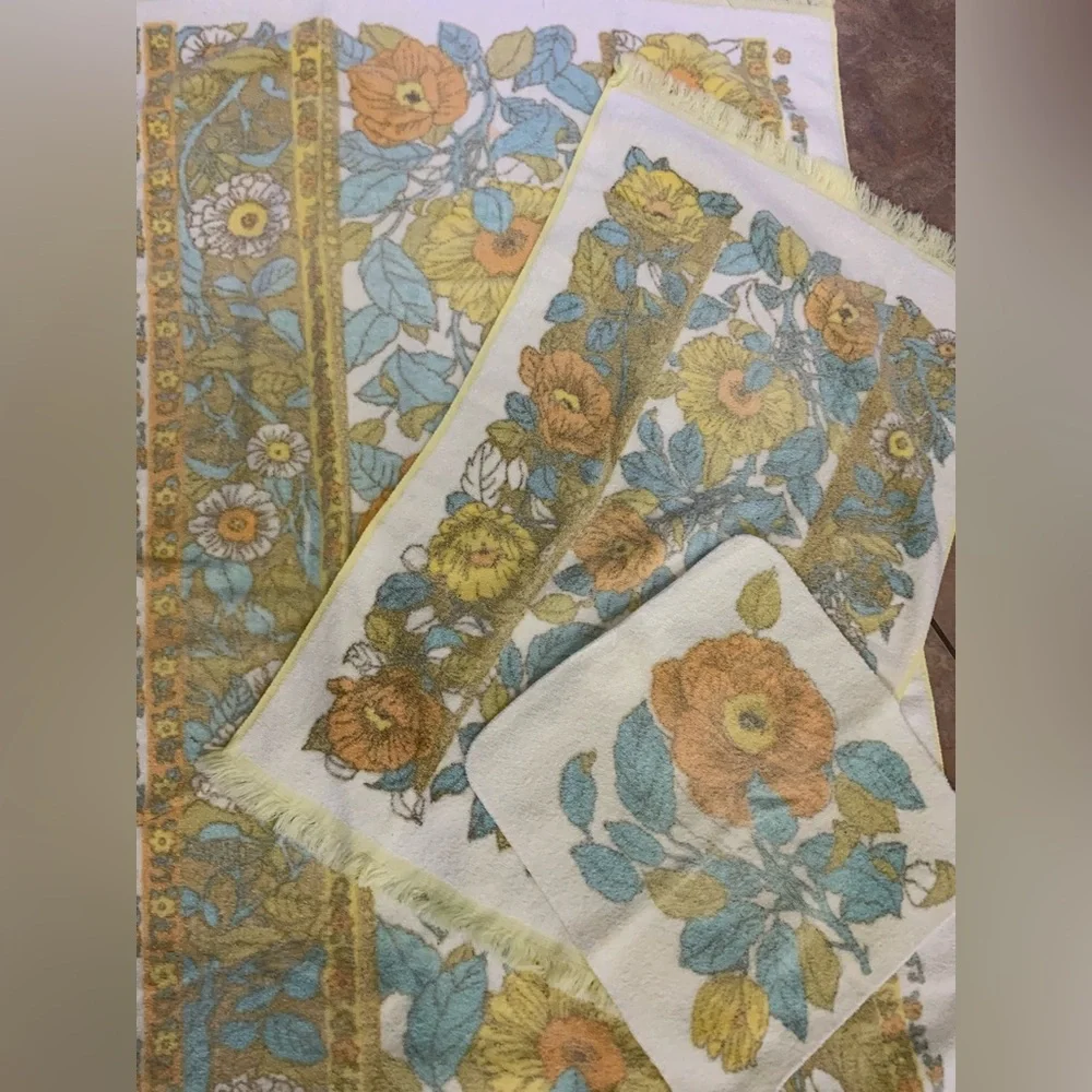 Vintage floral fringe towel set